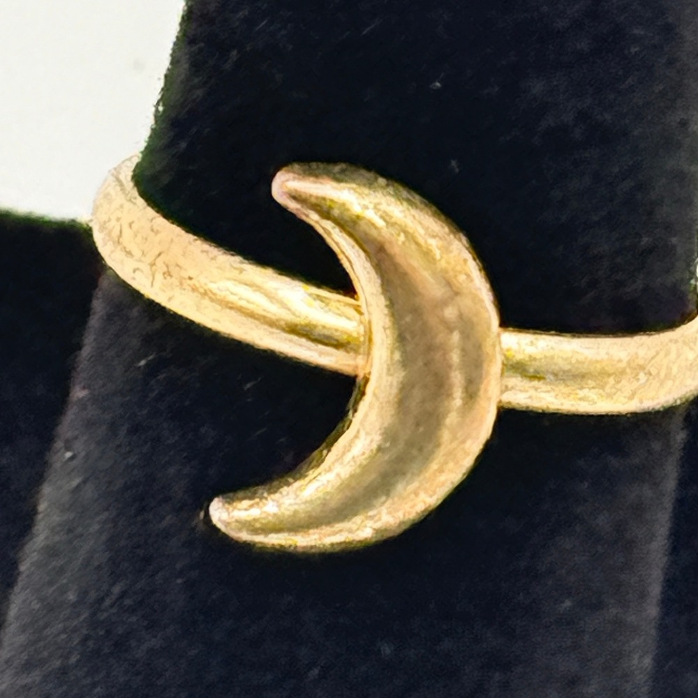 Vintage Gold Tone Crescent Moon Ring Celestial Minimalist Boho Size 4 Unmarked‎